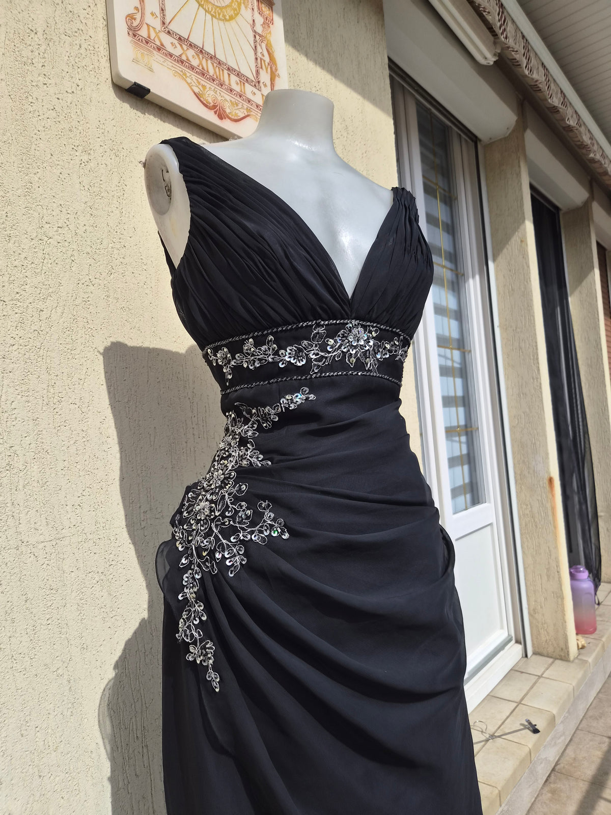 Robe noire détails brodés