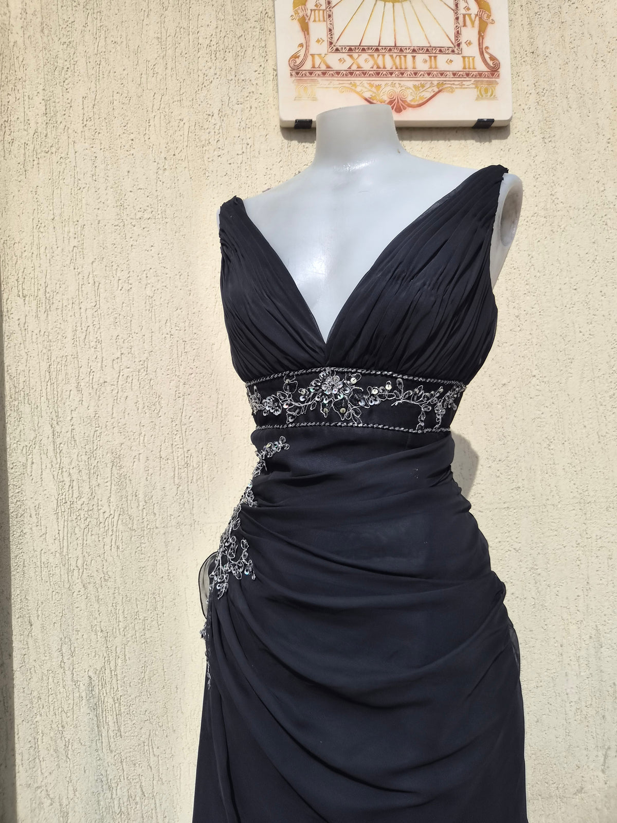 Robe noire détails brodés