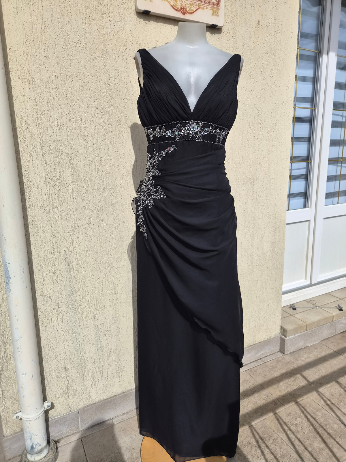 Robe noire détails brodés