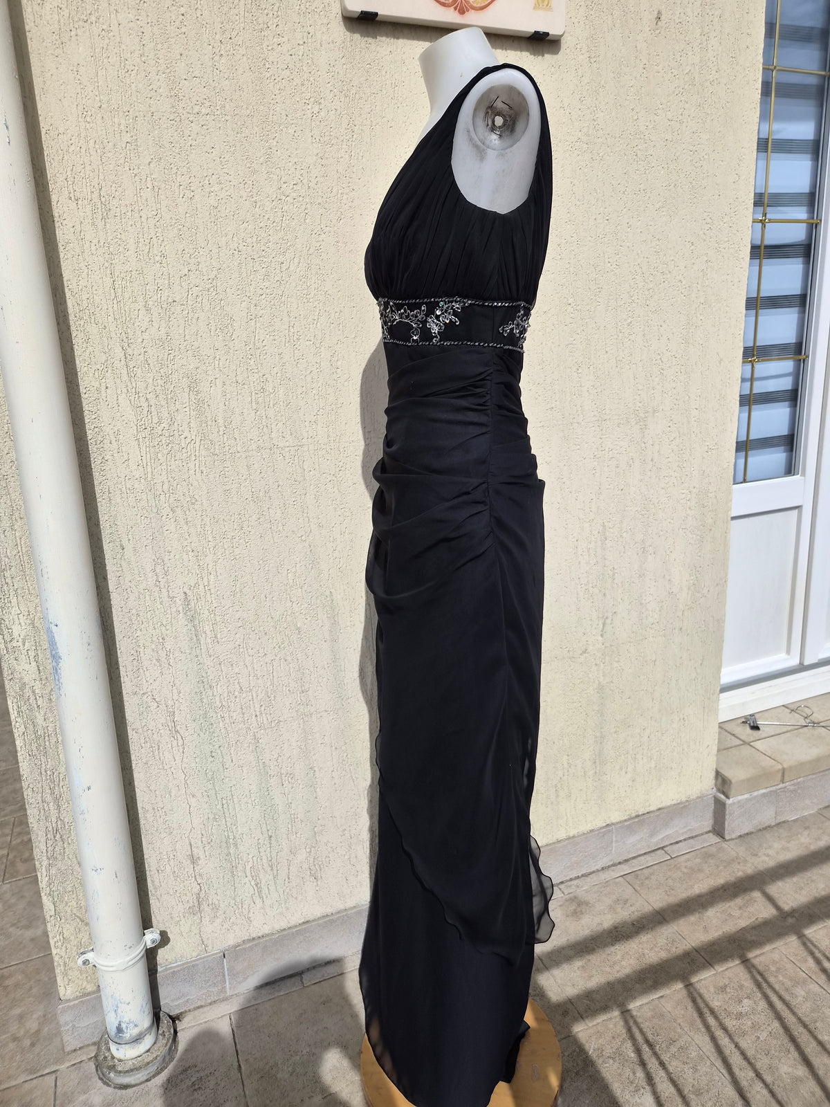 Robe noire détails brodés