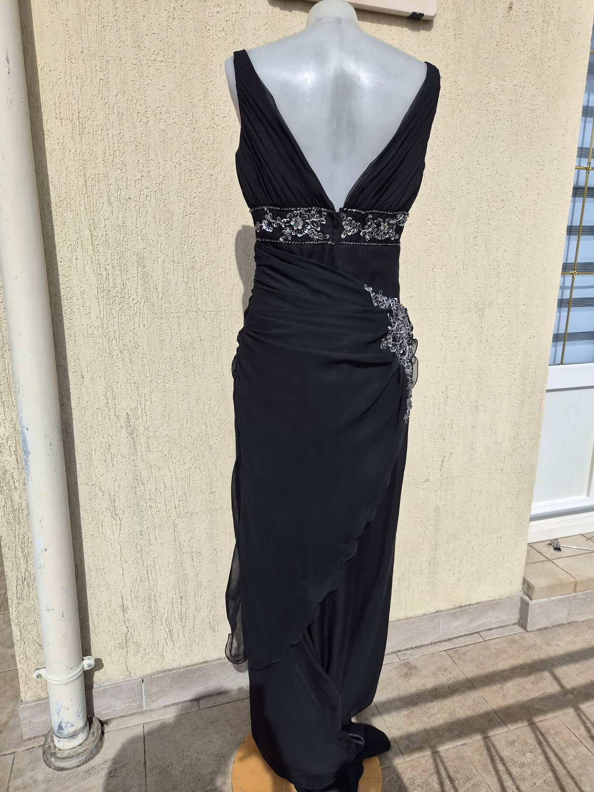 Robe noire détails brodés