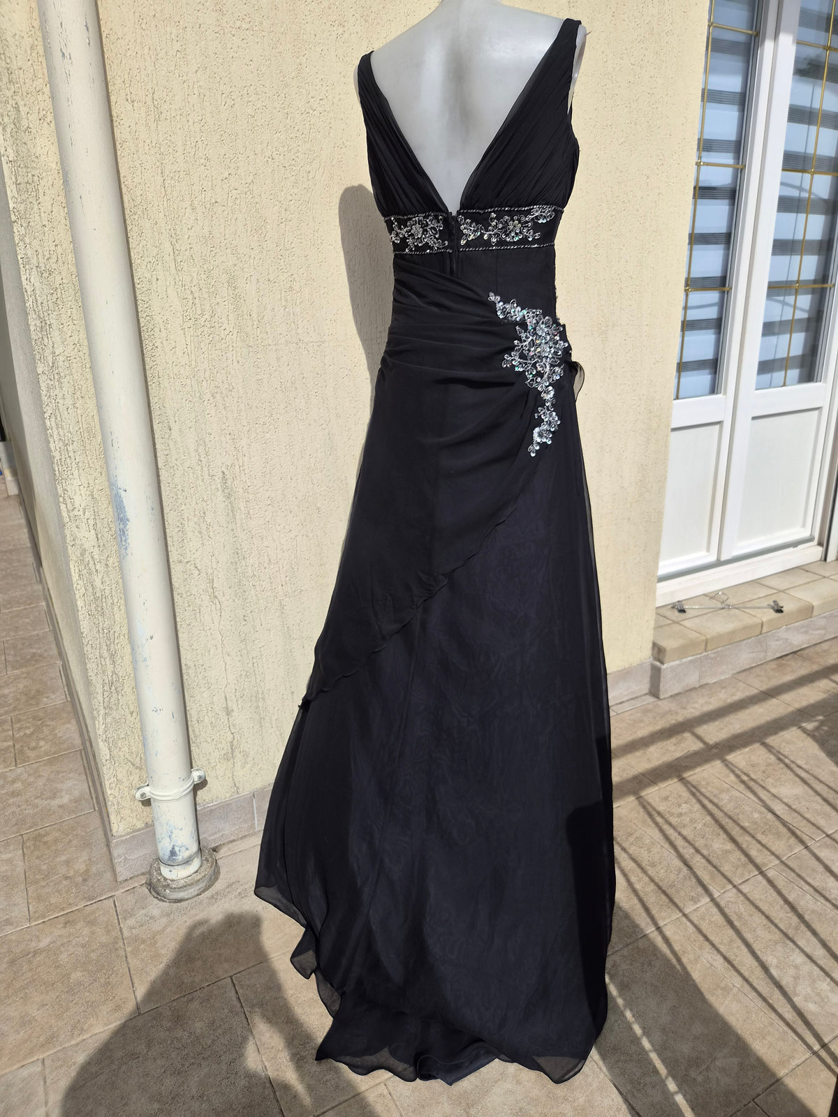 Robe noire détails brodés