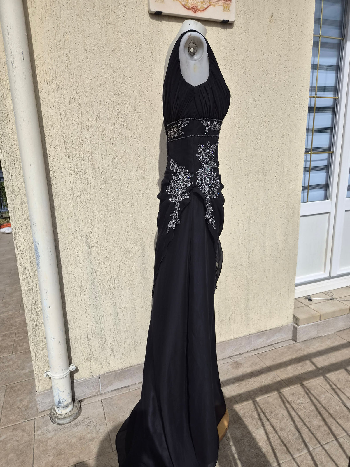 Robe noire détails brodés