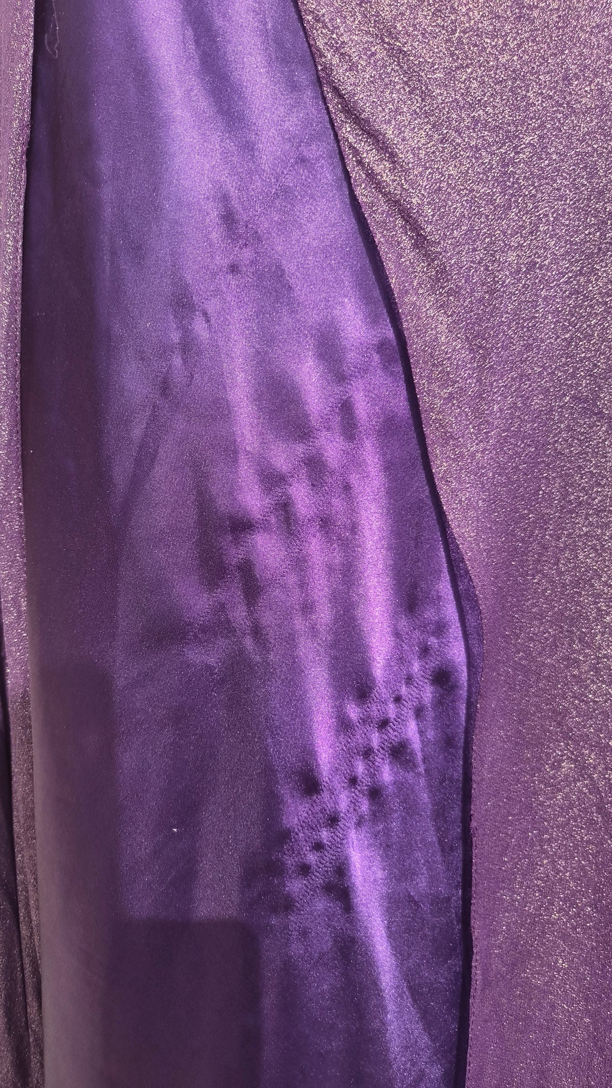 Robe brodée violette