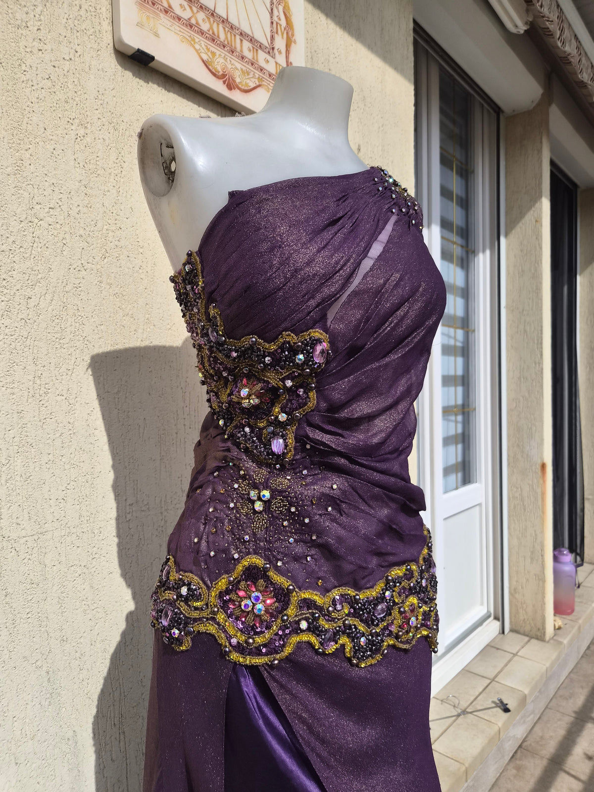 Robe brodée violette