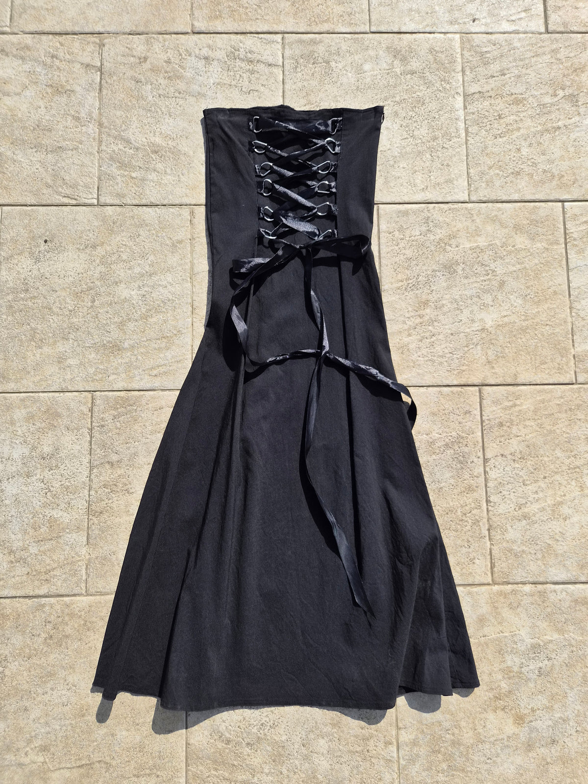 Jupe évasée noire à laçage