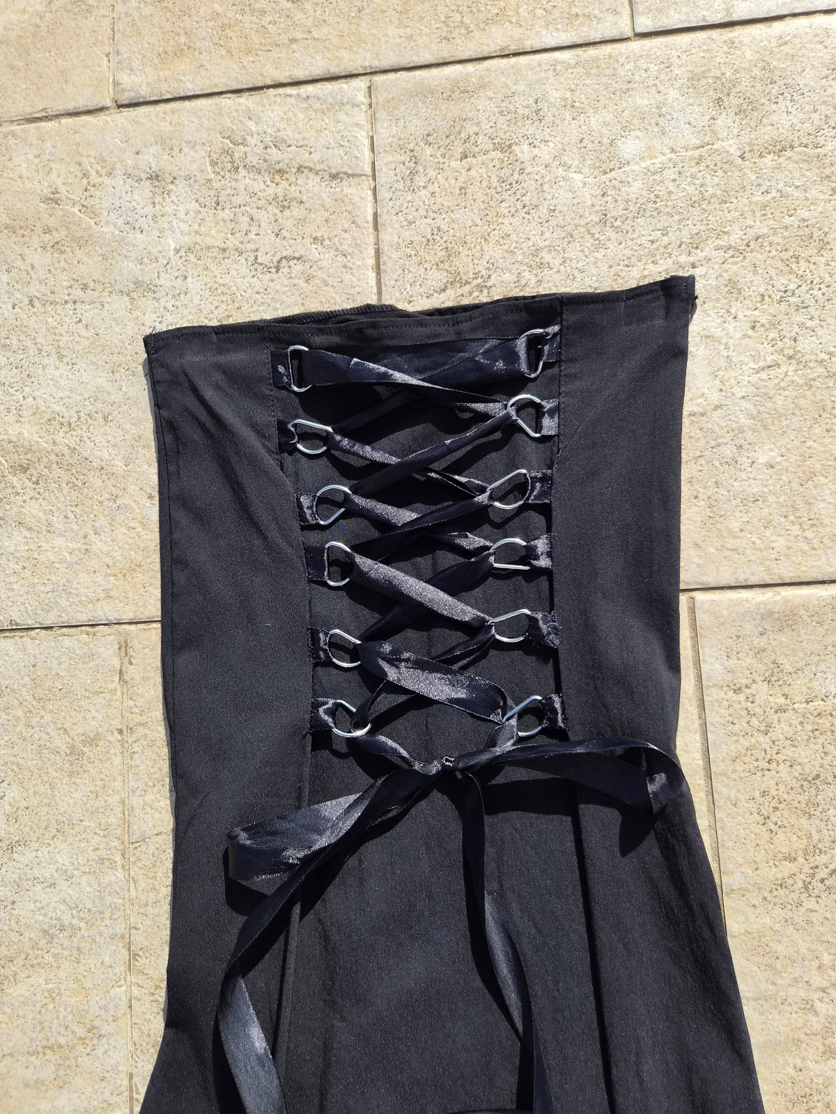 Jupe évasée noire à laçage