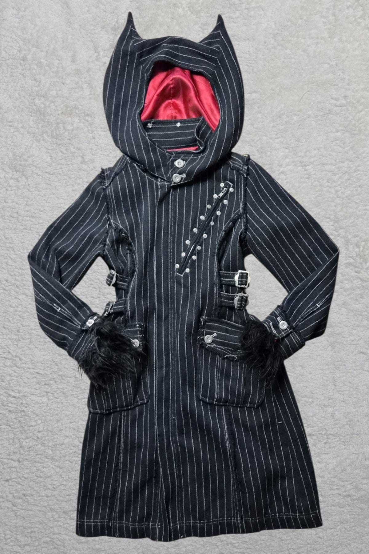 Manteau rayé à sangles