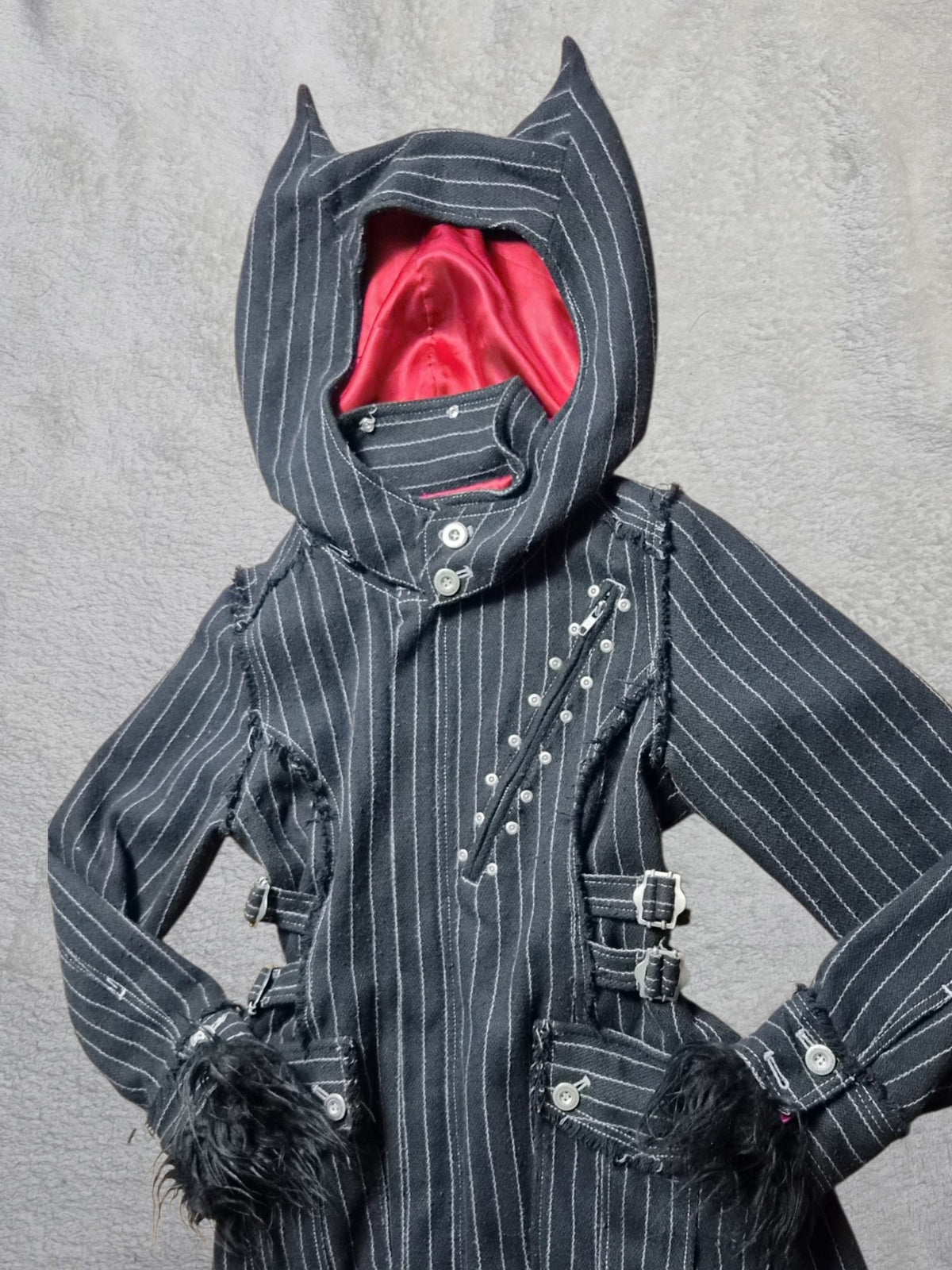 Manteau rayé à sangles