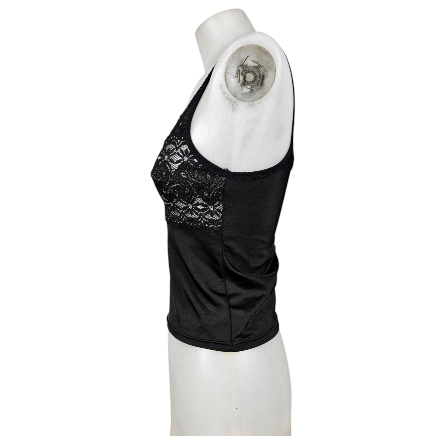 Tight-fitting top with lace details
