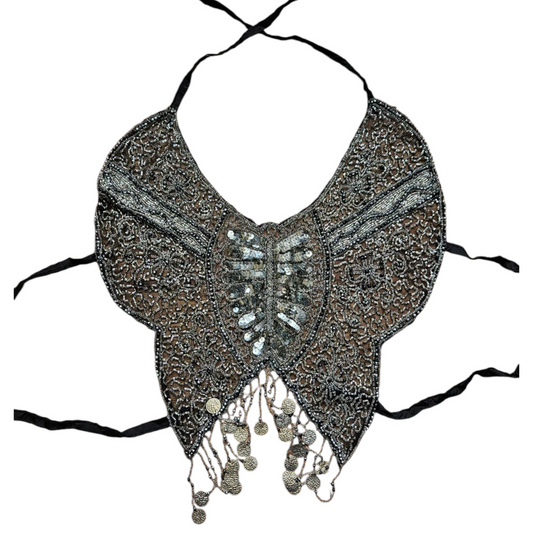 Dos nu brodé de perles et sequins