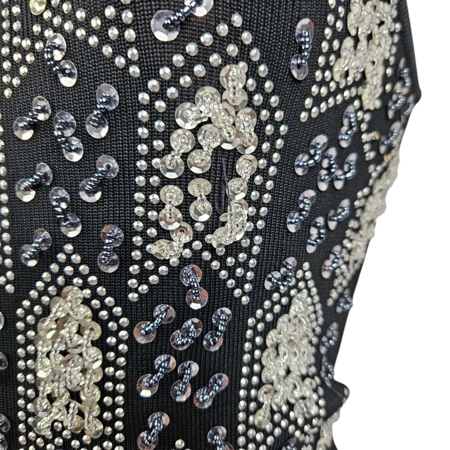 Haut brodé de perles et sequins