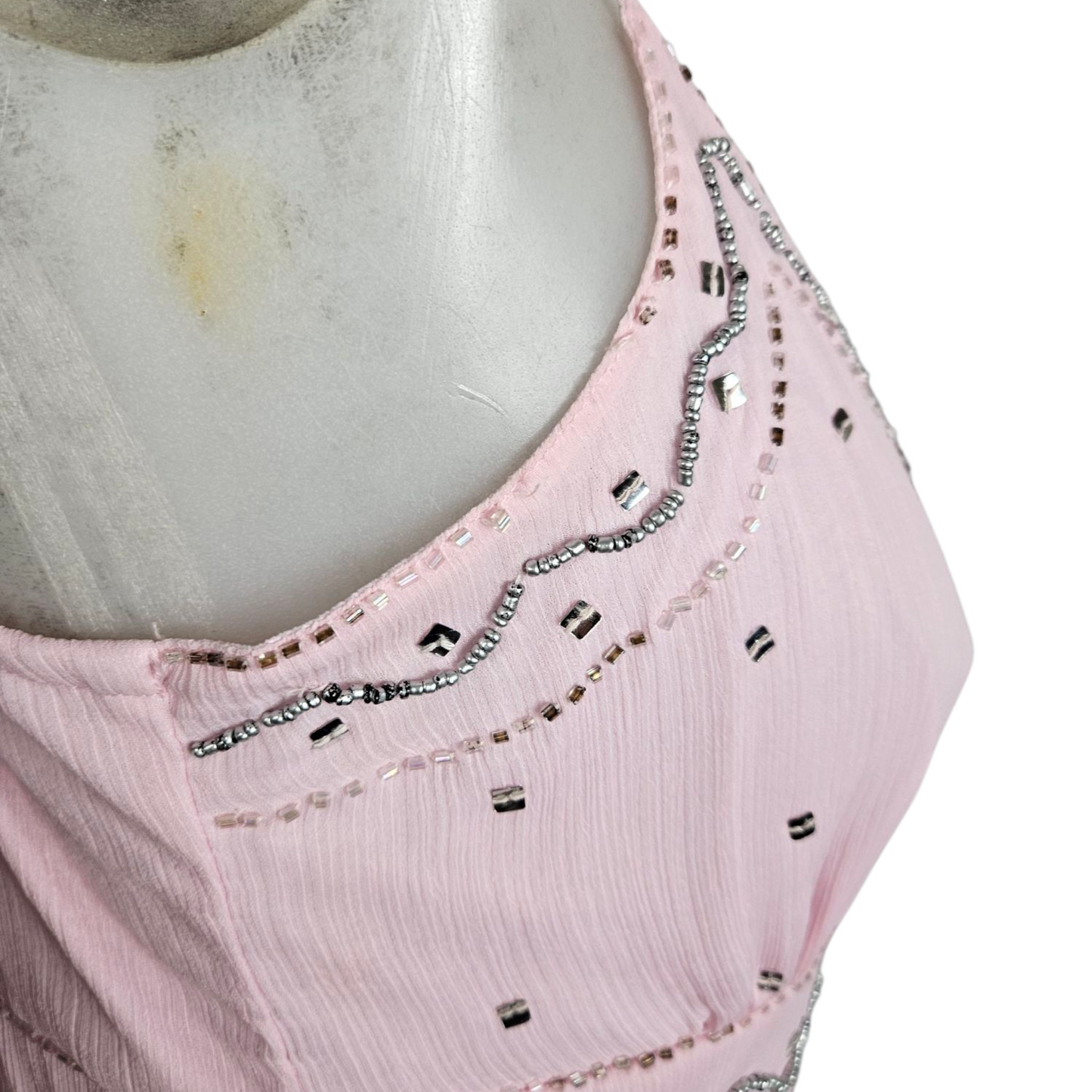 Robe en voile brodé de perles