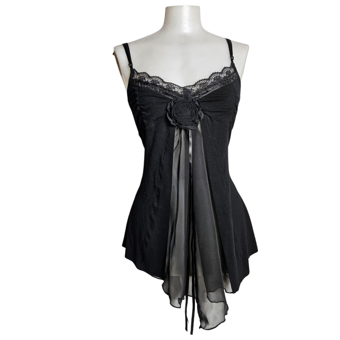 Asymmetrical top with veil details