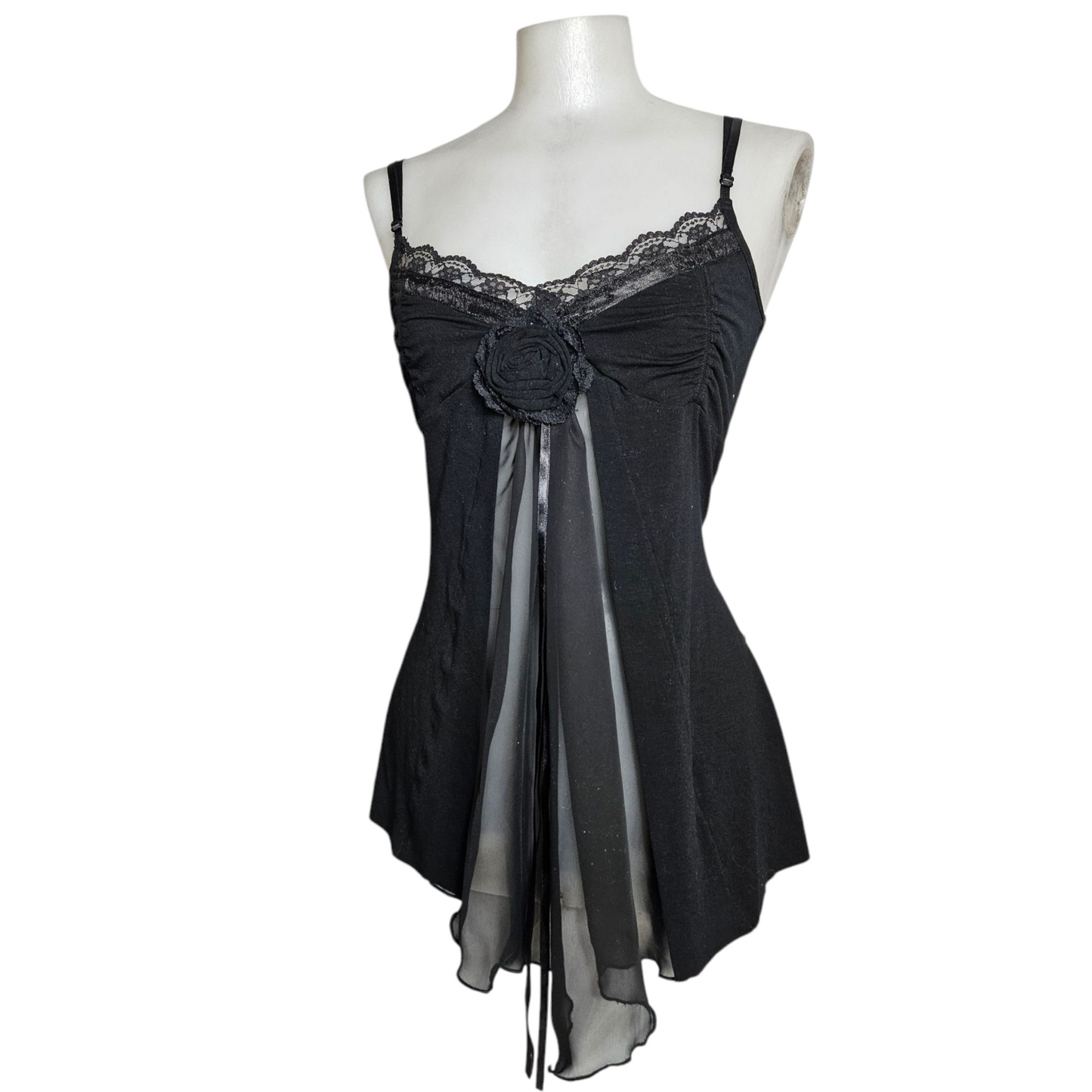 Asymmetrical top with veil details