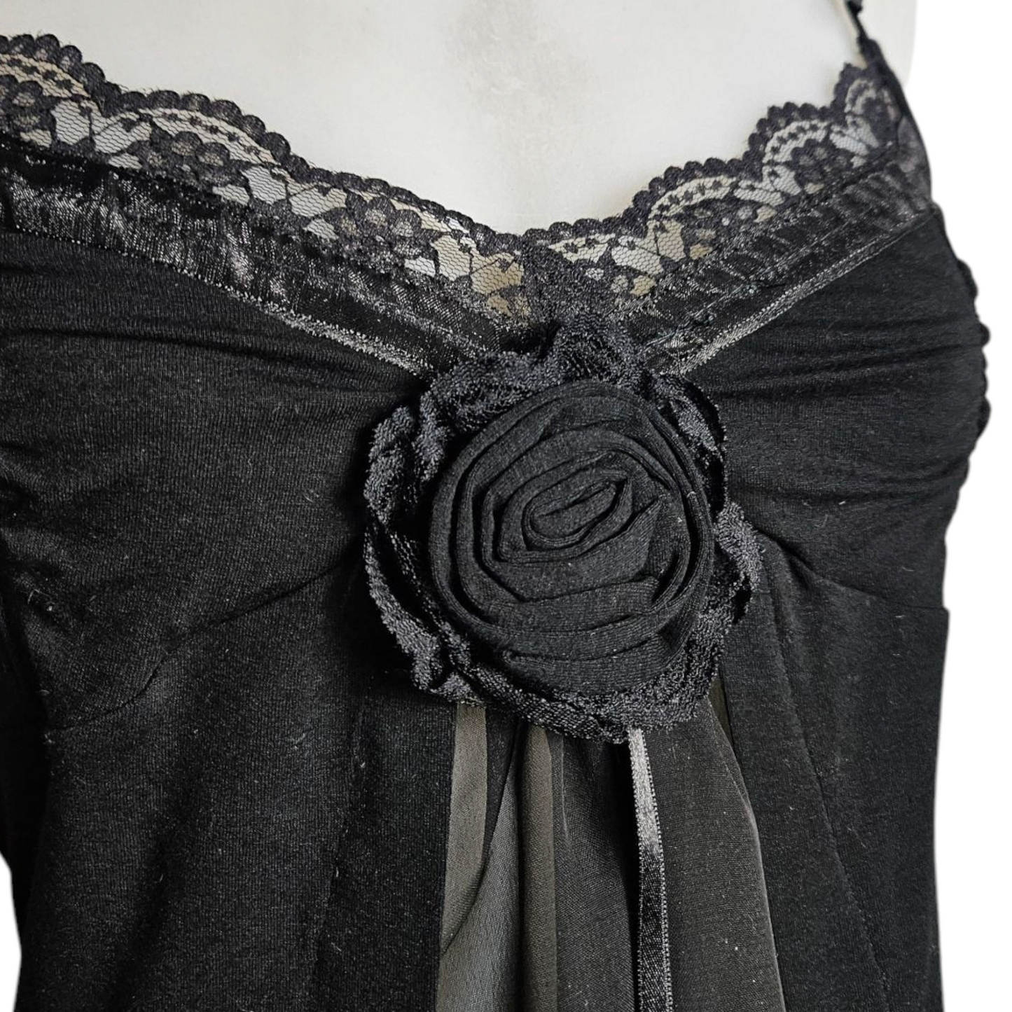 Asymmetrical top with veil details