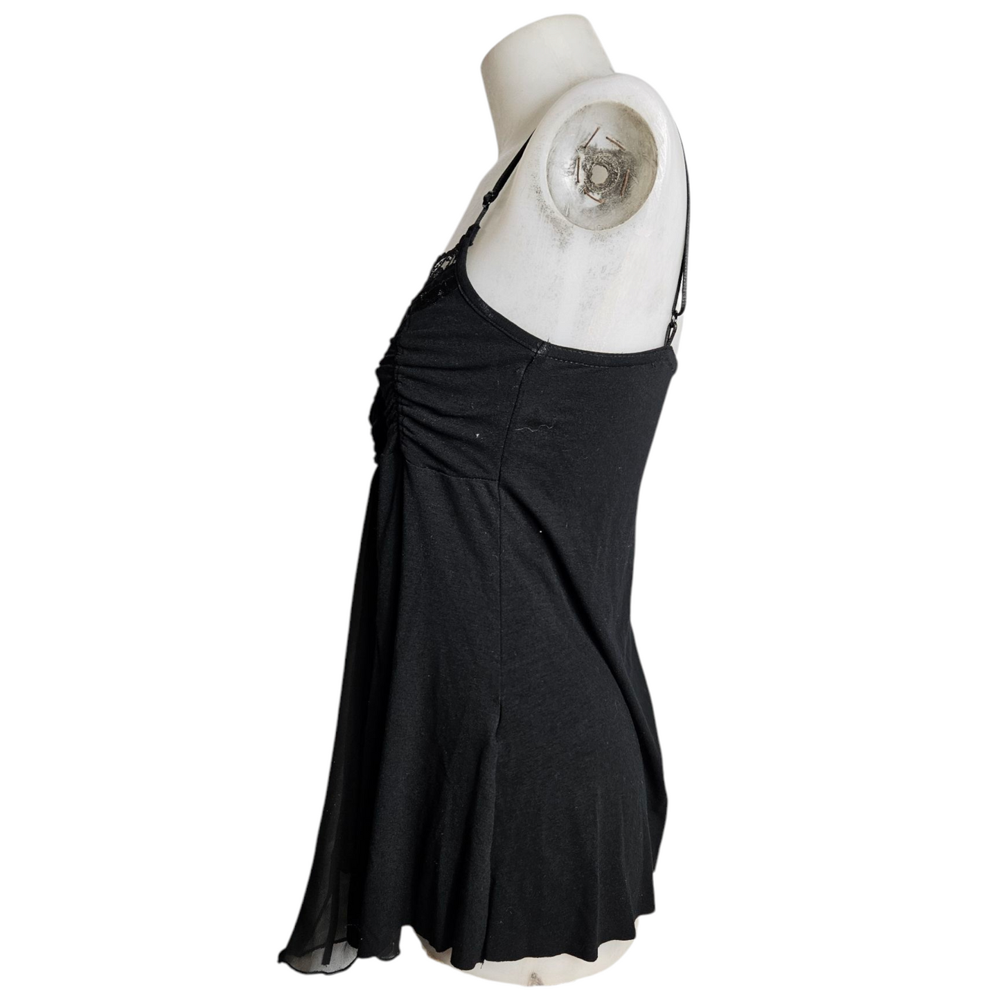 Asymmetrical top with veil details