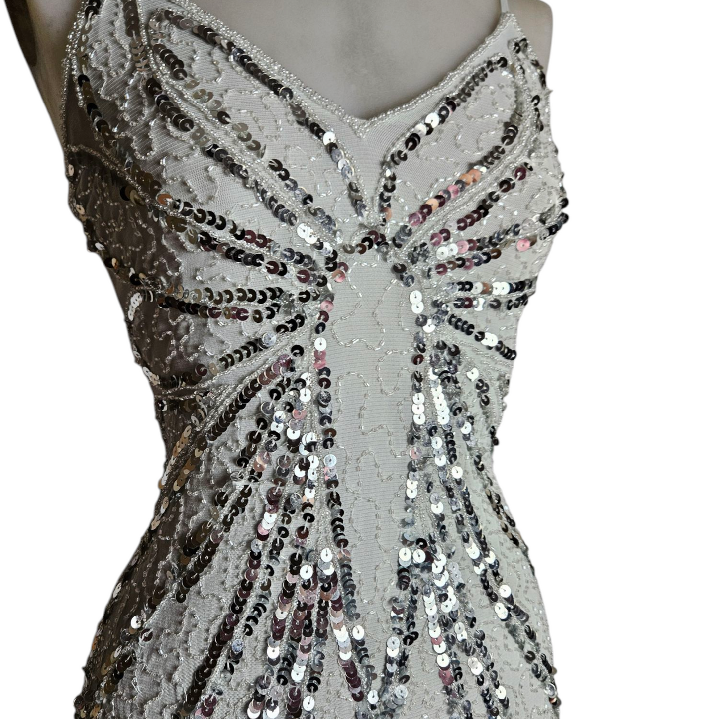 Robe en voile brodée de sequins