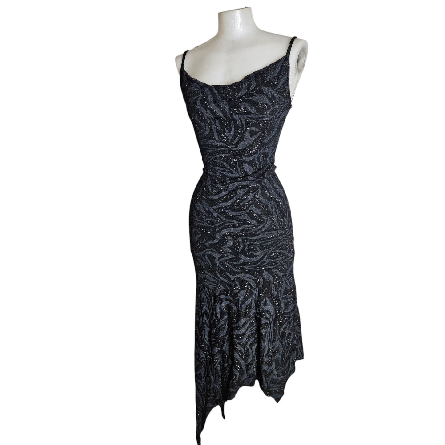 Robe col bénitier détails brillants