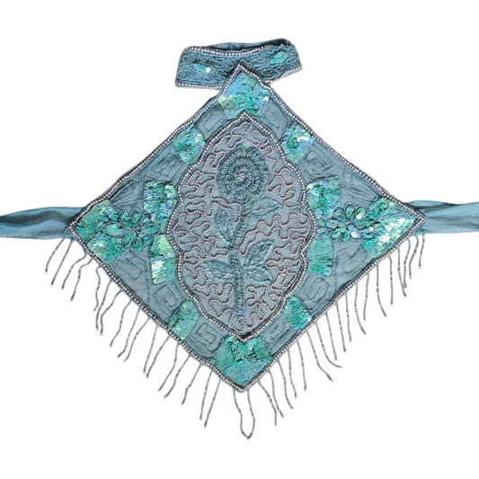 Dos nu brodé de perles et sequins