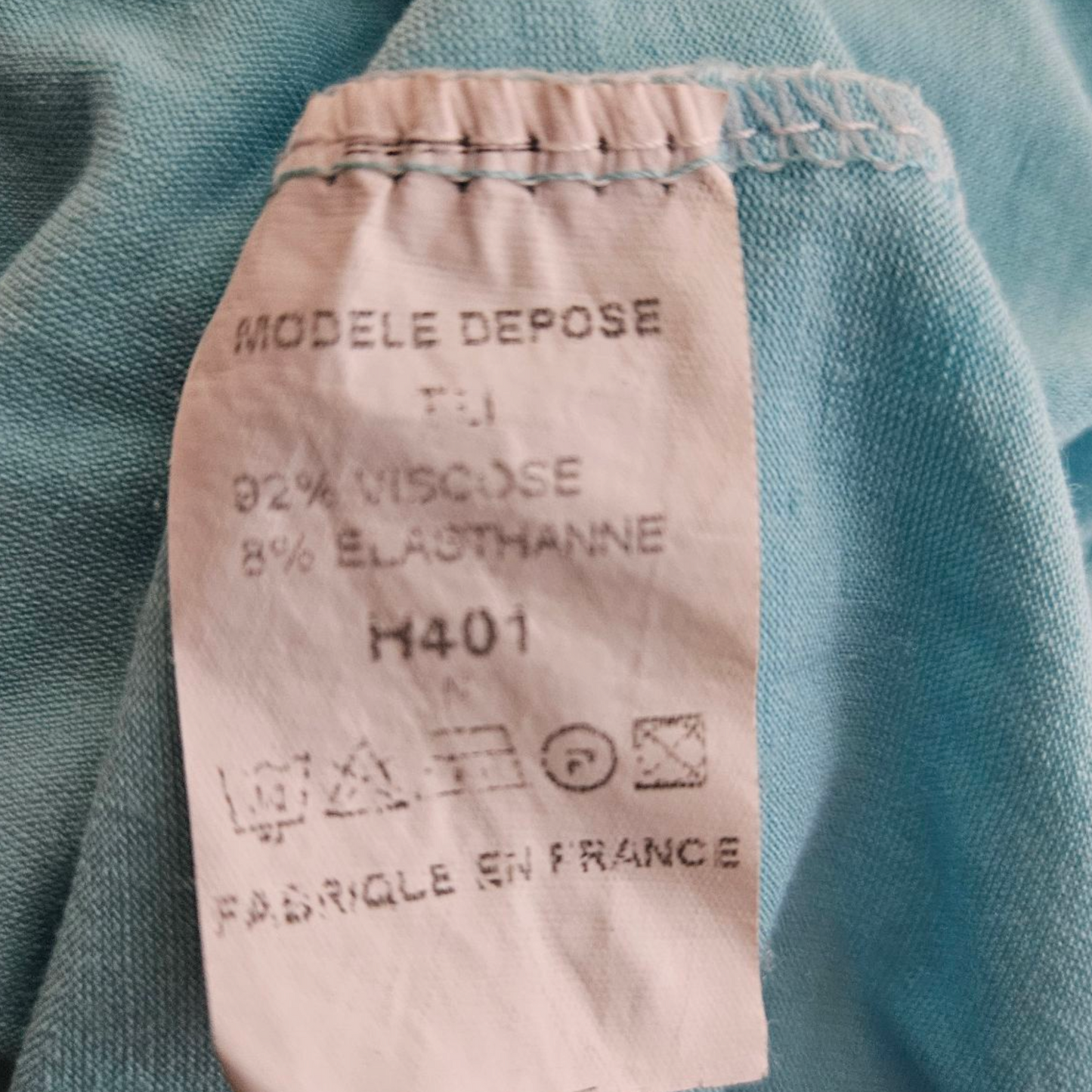 Débardeur bleu noué