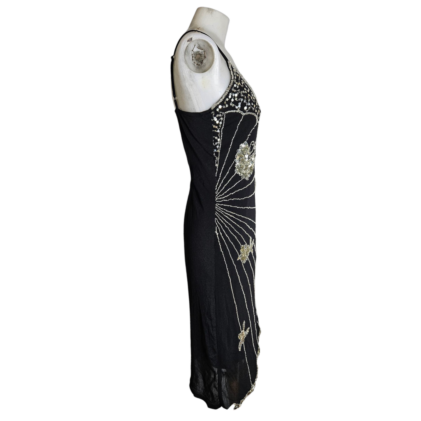 Robe en voile brodé de perles et sequins