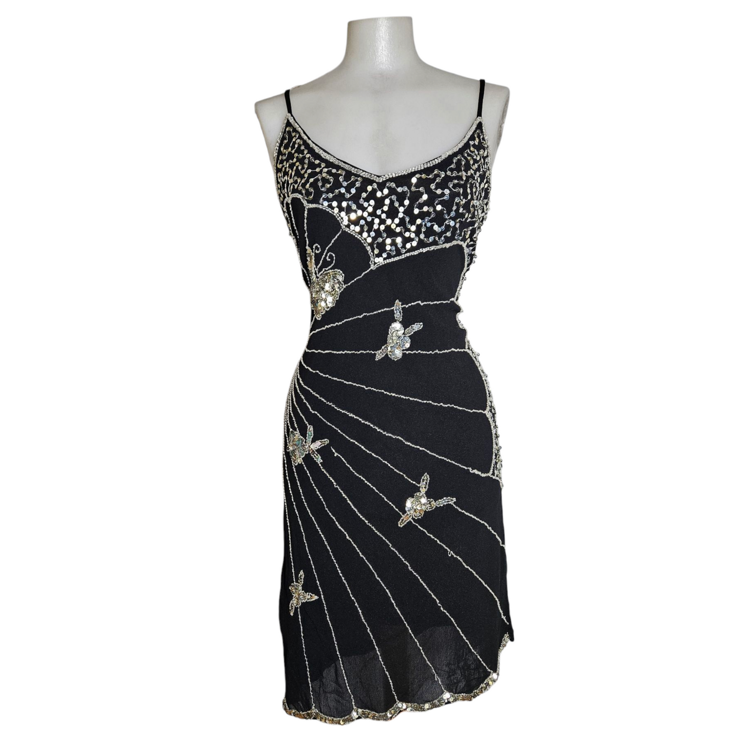 Robe en voile brodé de perles et sequins
