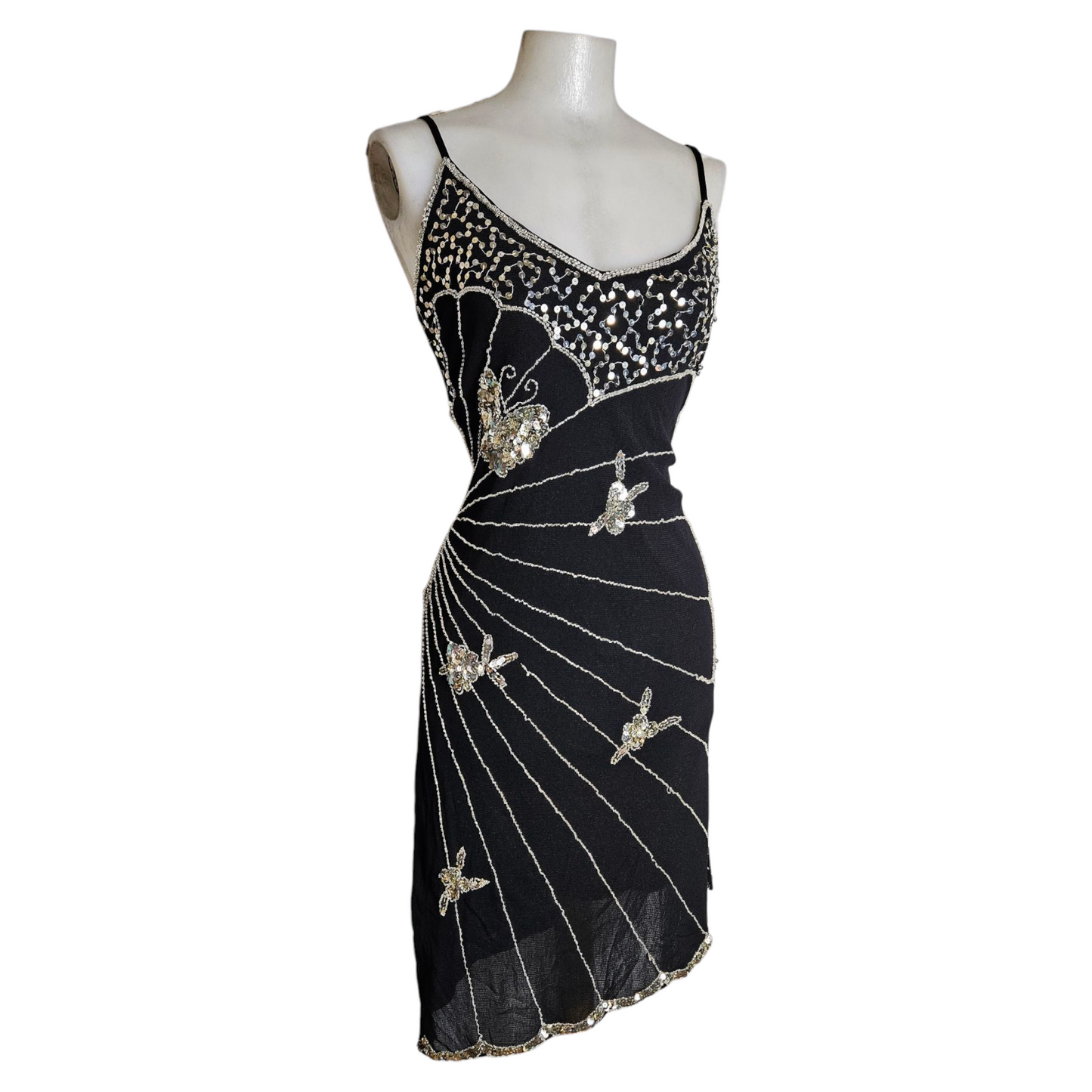 Robe en voile brodé de perles et sequins