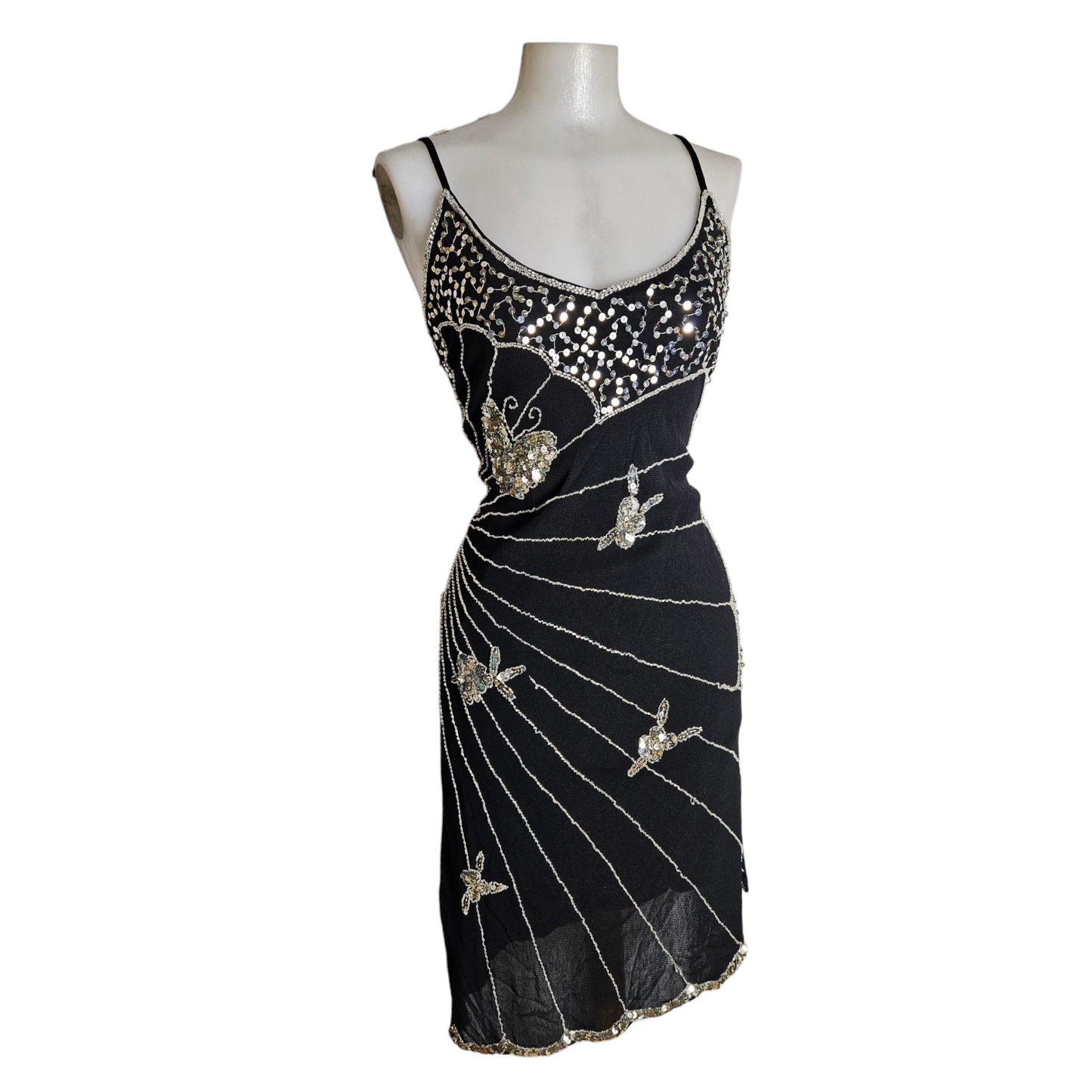 Robe en voile brodé de perles et sequins