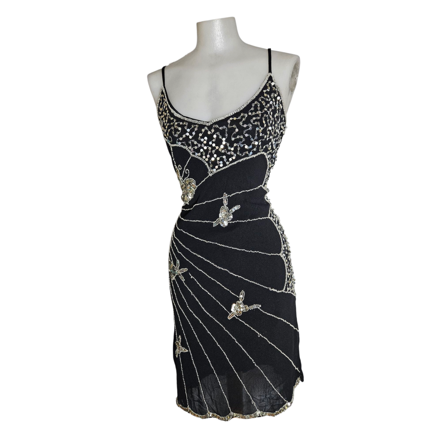 Robe en voile brodé de perles et sequins