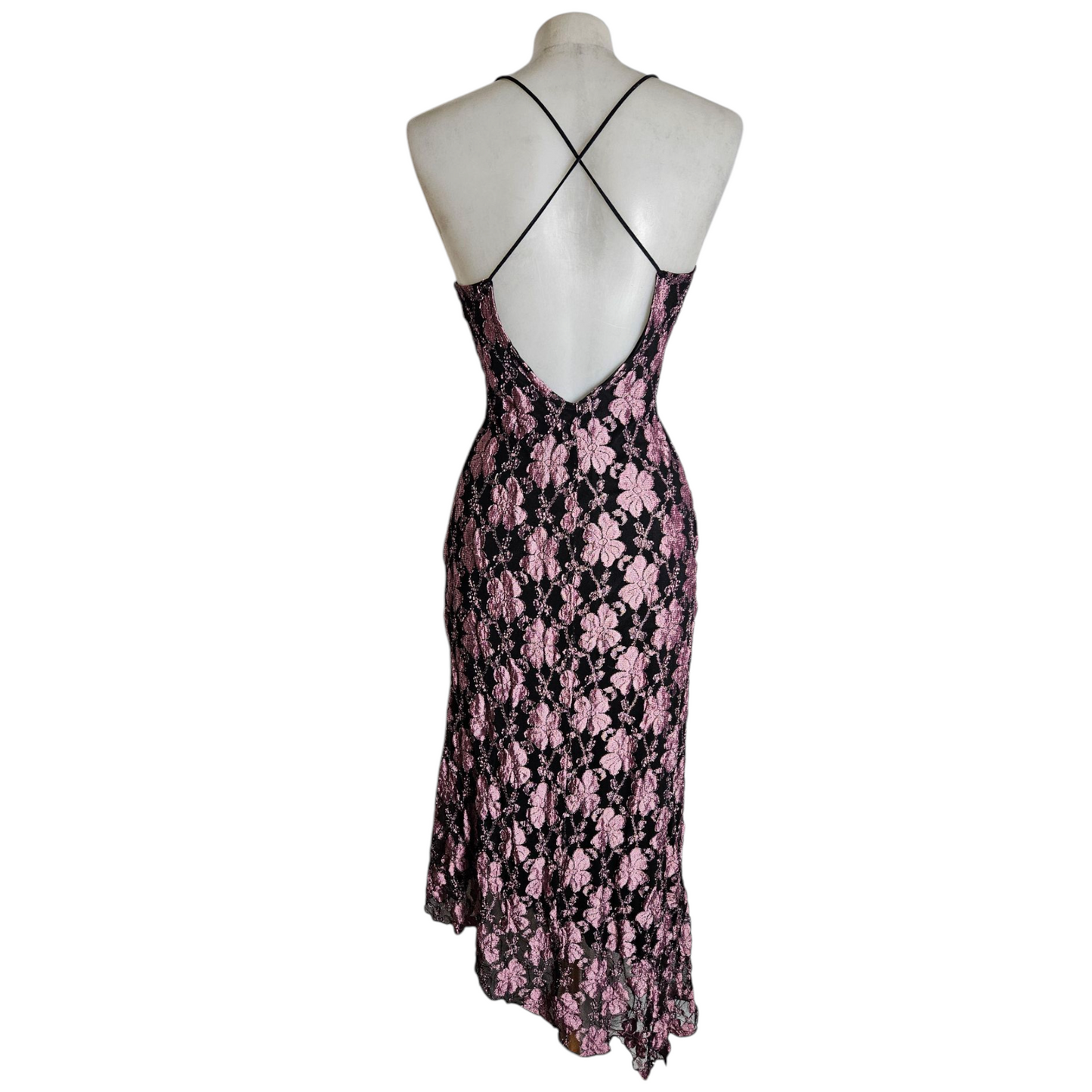 Robe dos nu en dentelle