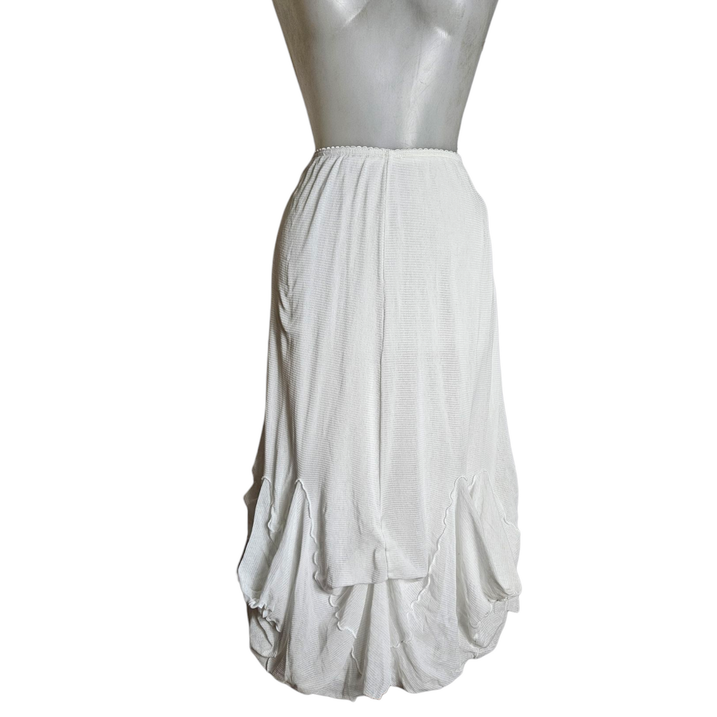 Jupe blanche en voile asymétrique