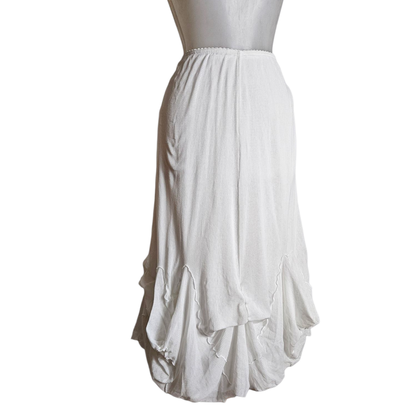 Jupe blanche en voile asymétrique