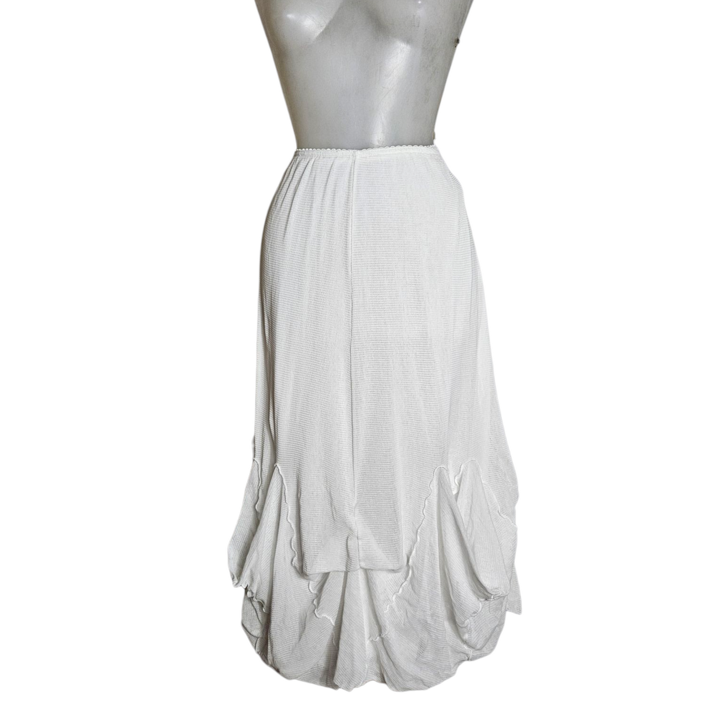 Jupe blanche en voile asymétrique