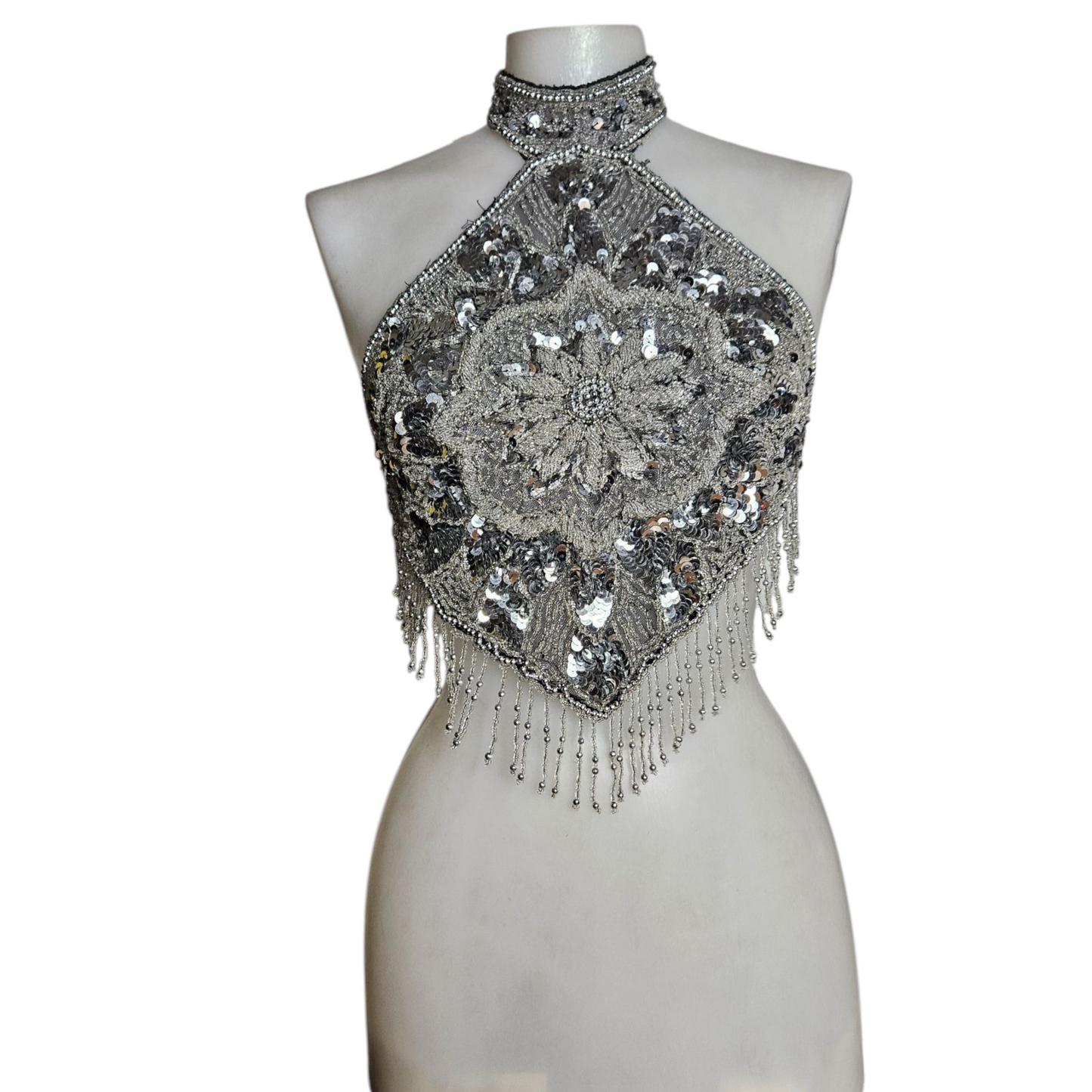 Dos nu brodé de perles et sequins