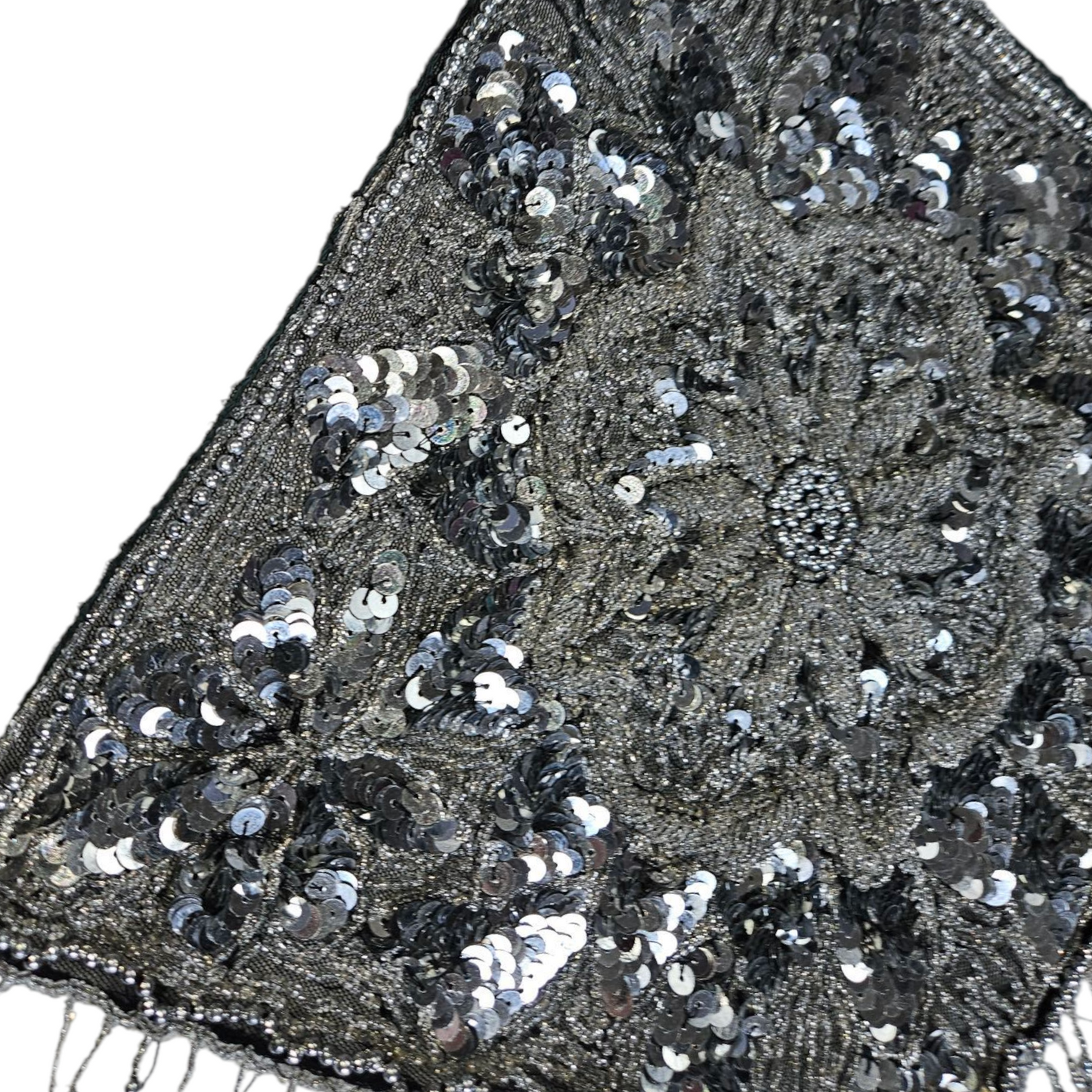 Dos nu brodé de perles et sequins