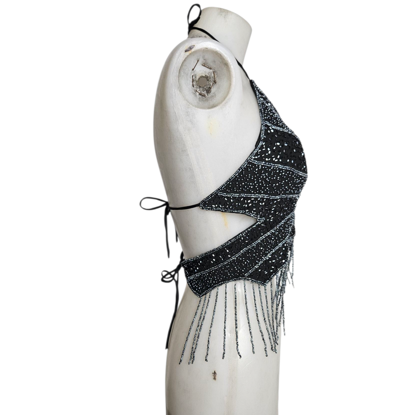 Dos nu papillon brodé de perles et sequins