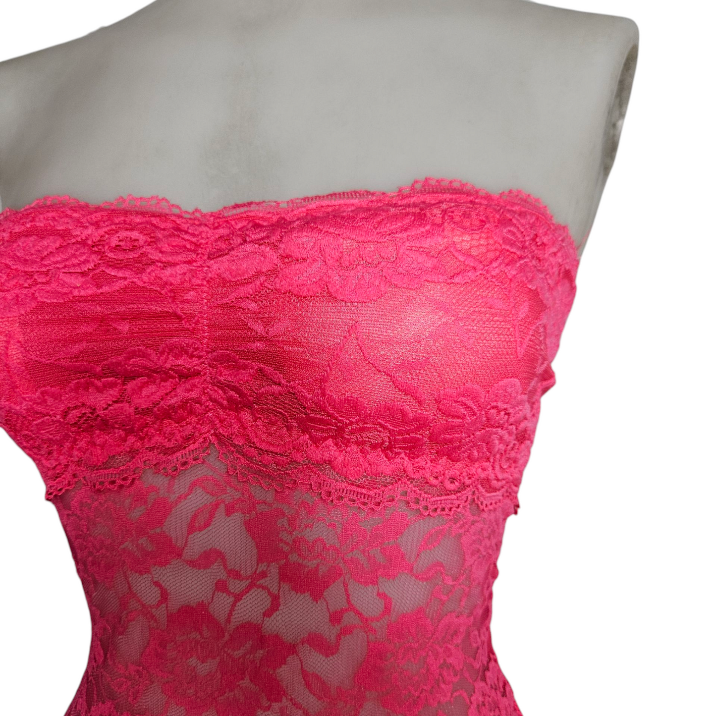 Haut strapless rose en dentelle