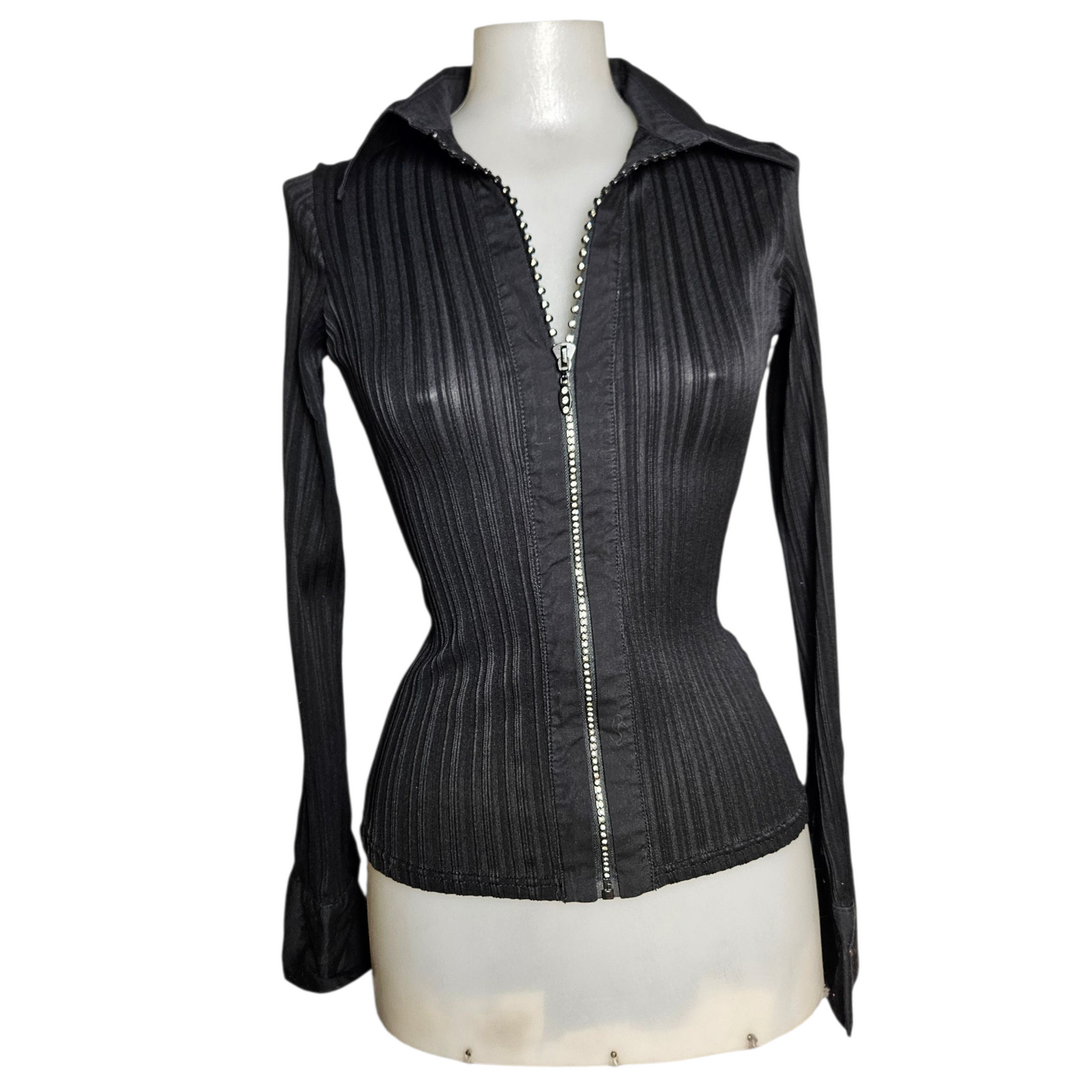 Blouse with rhinestone closure