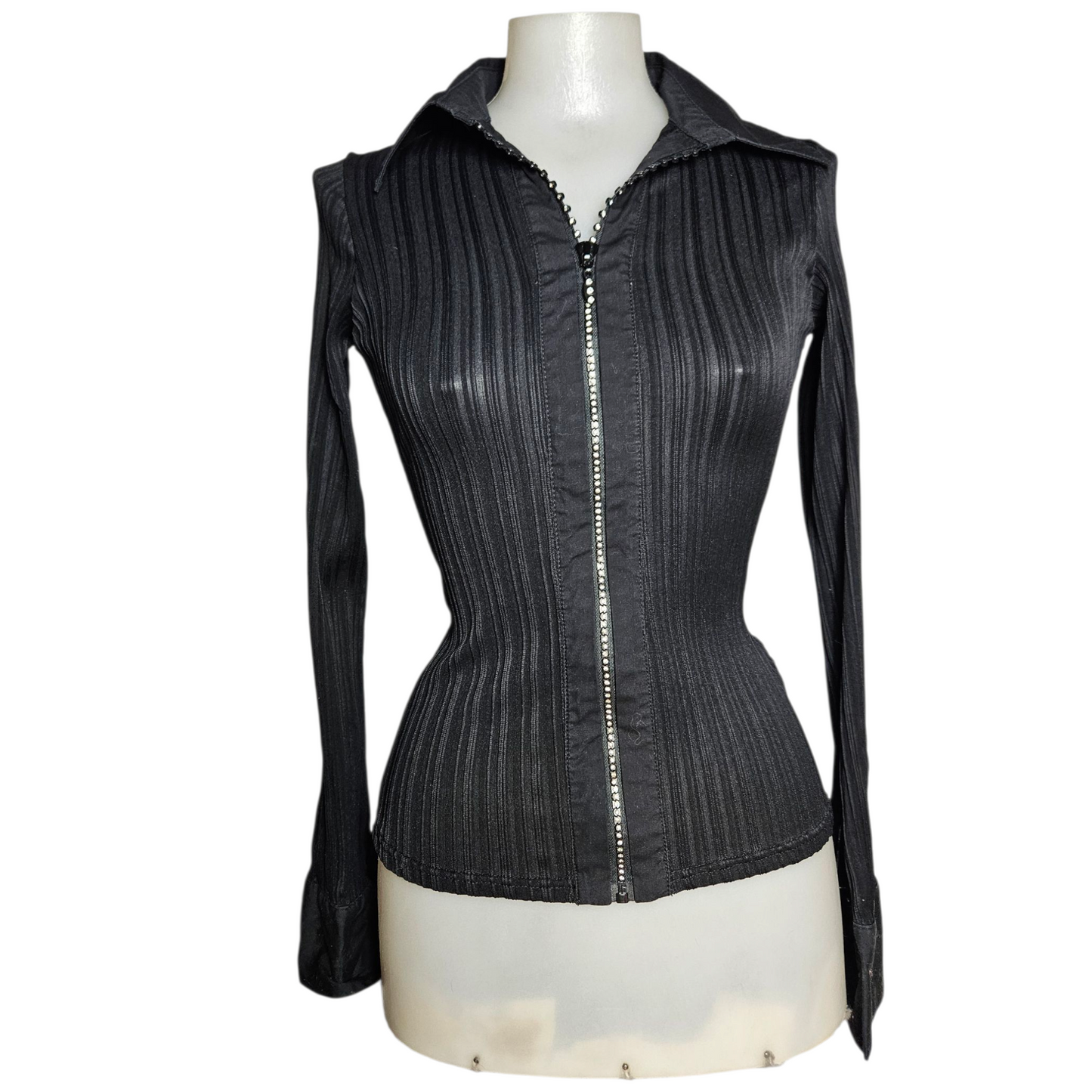 Blouse with rhinestone closure