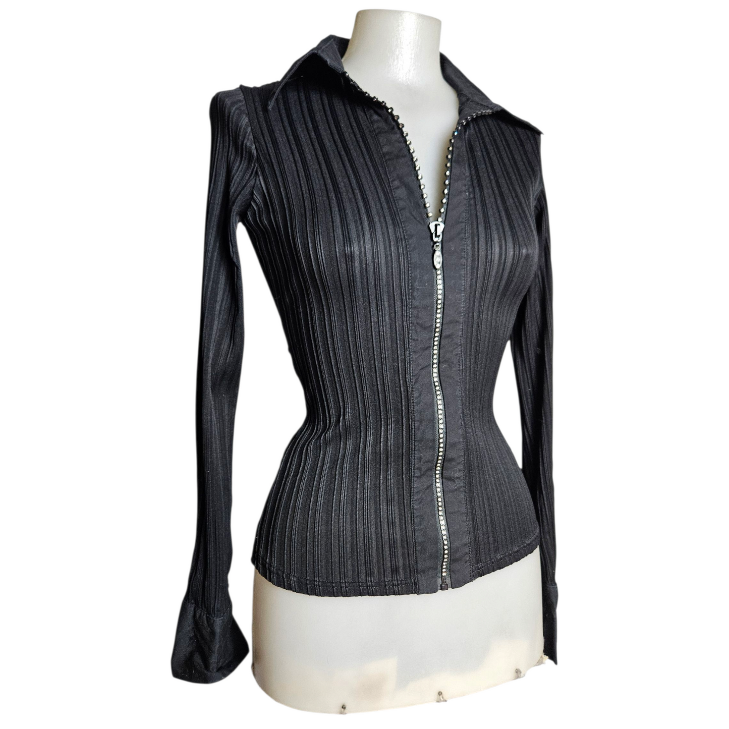 Blouse with rhinestone closure