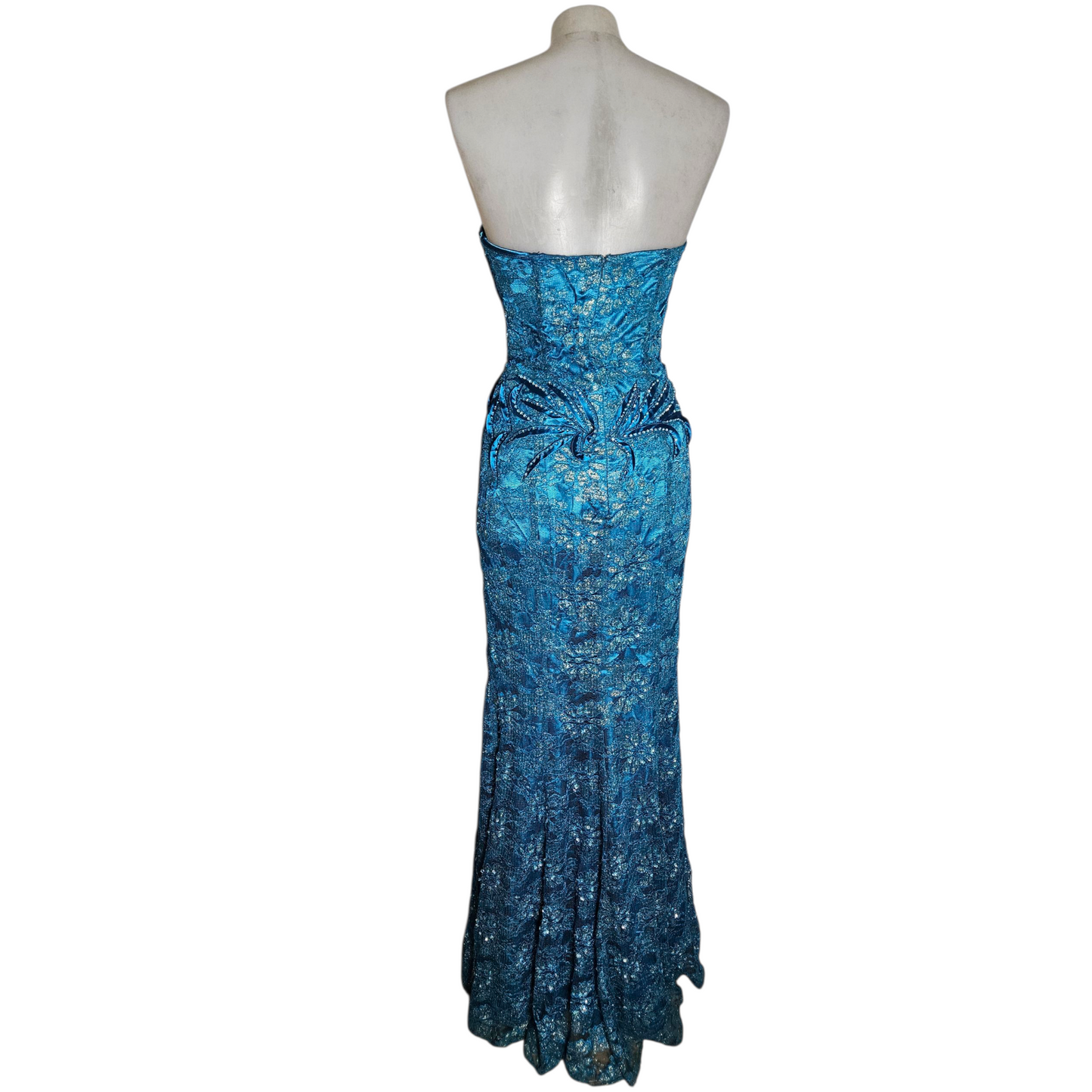 Robe de soirée brodée de perles et sequins