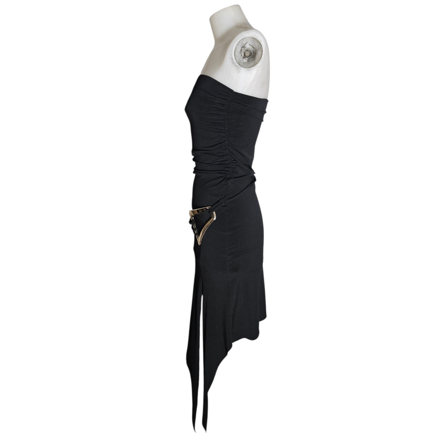 Strapless dress with metal buckle