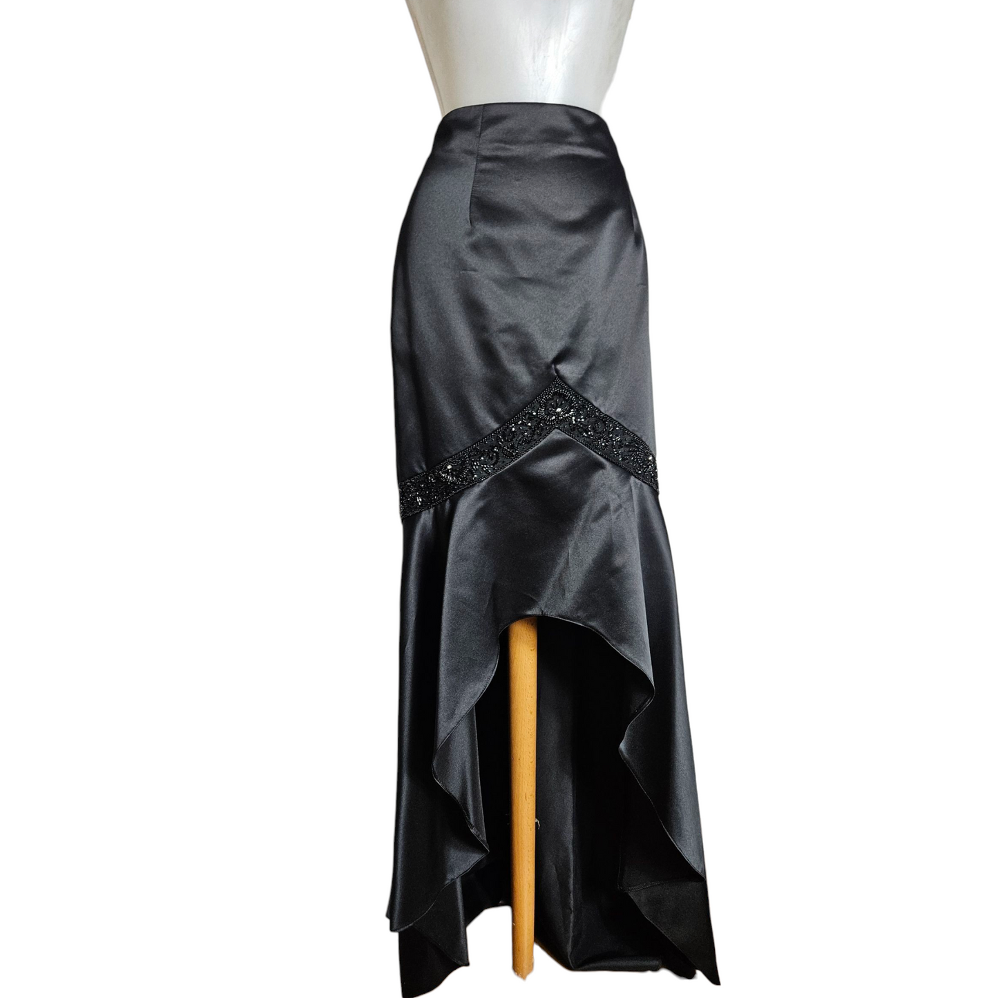 Ensemble satiné brodé de perles
