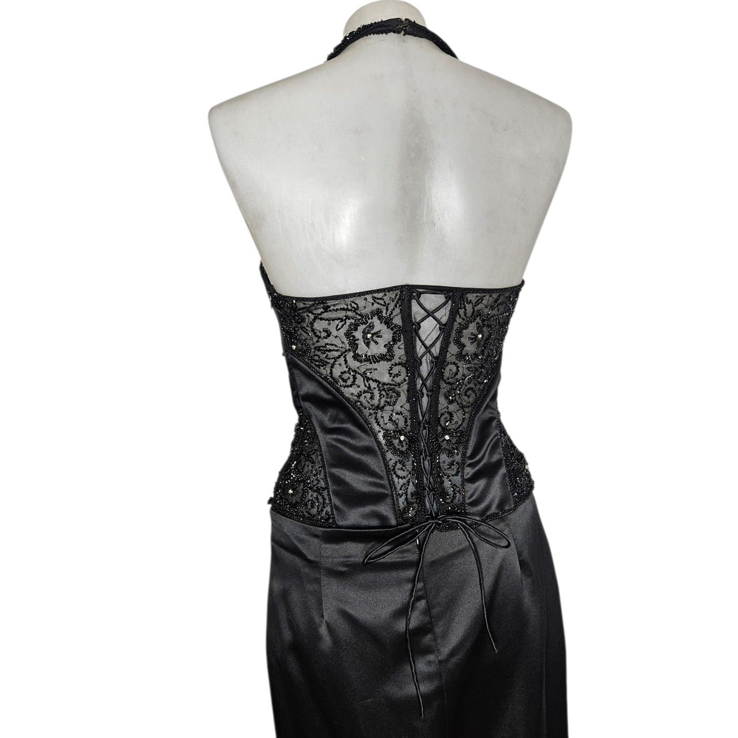 Ensemble satiné brodé de perles