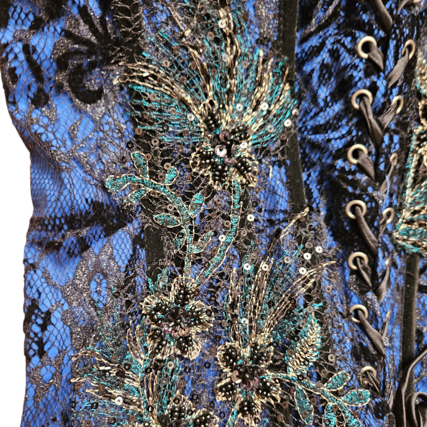 Corset brodé