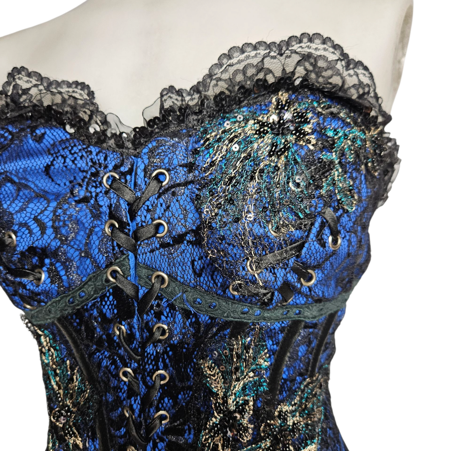 Corset brodé