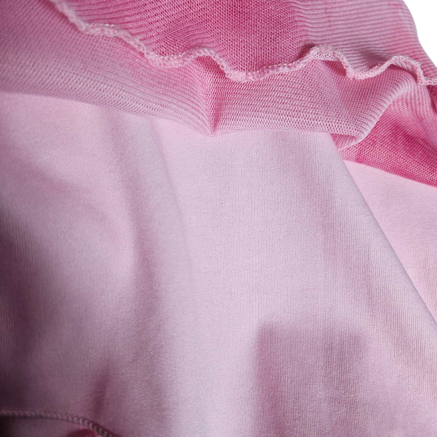 Haut asymétrique en voile rose fleuri