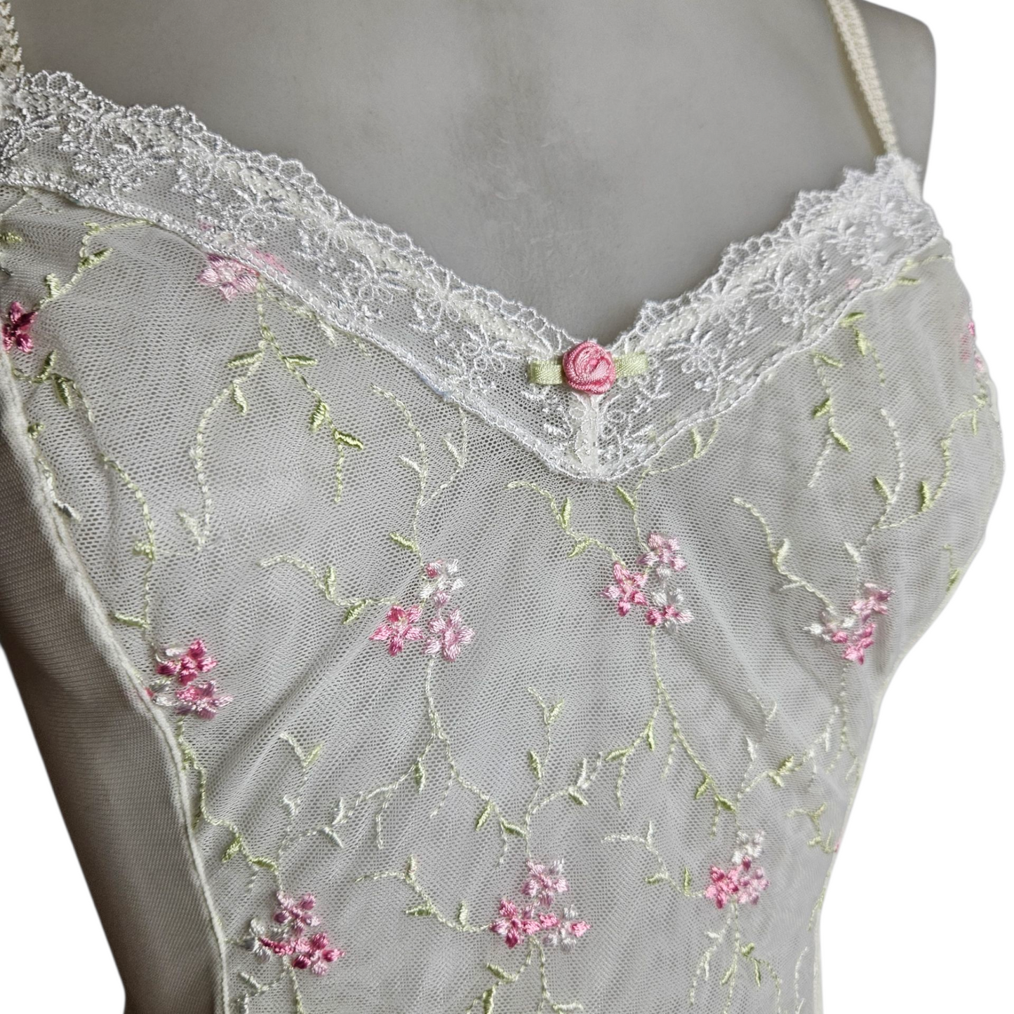 Haut en voile brodé de fleurs