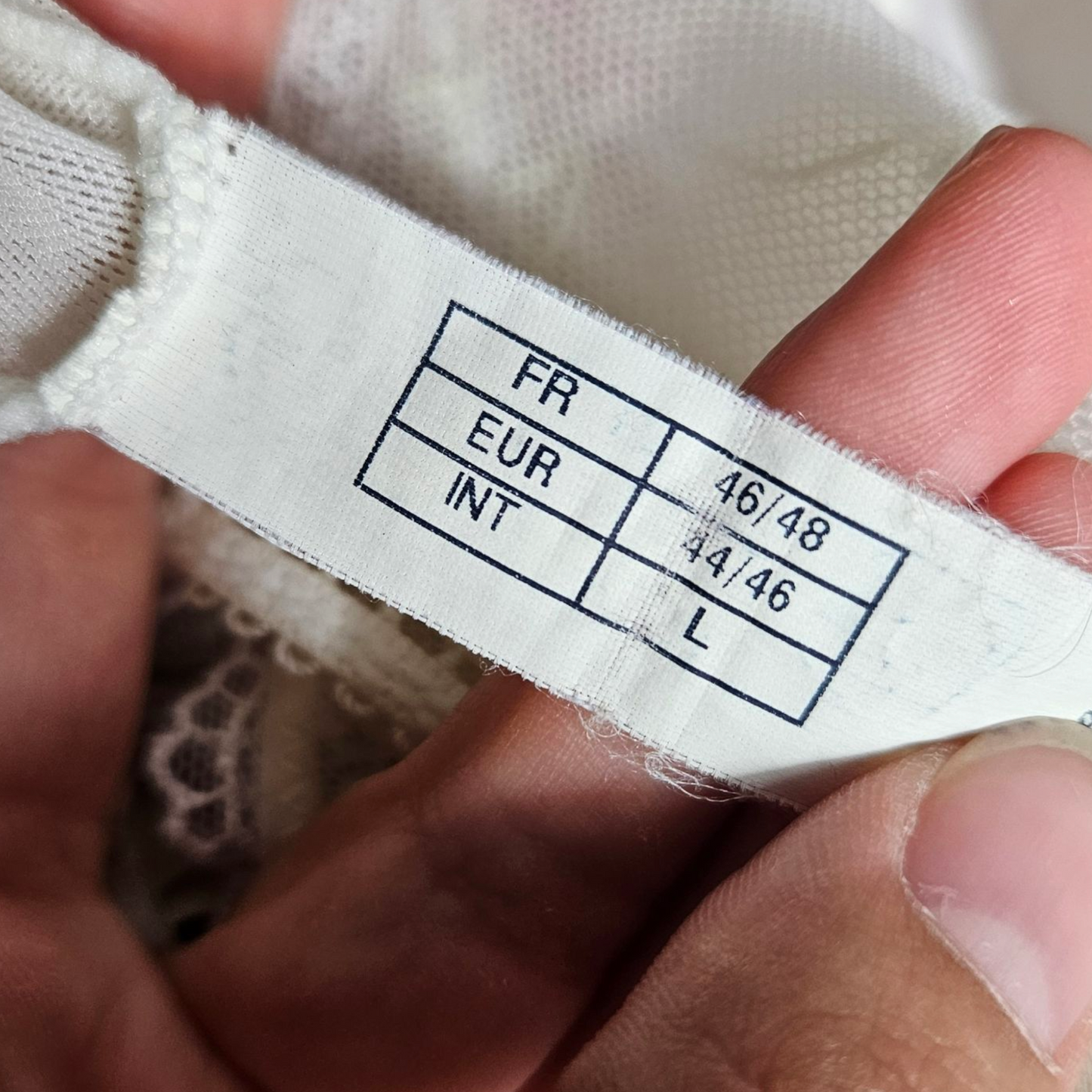 Haut en voile brodé de fleurs